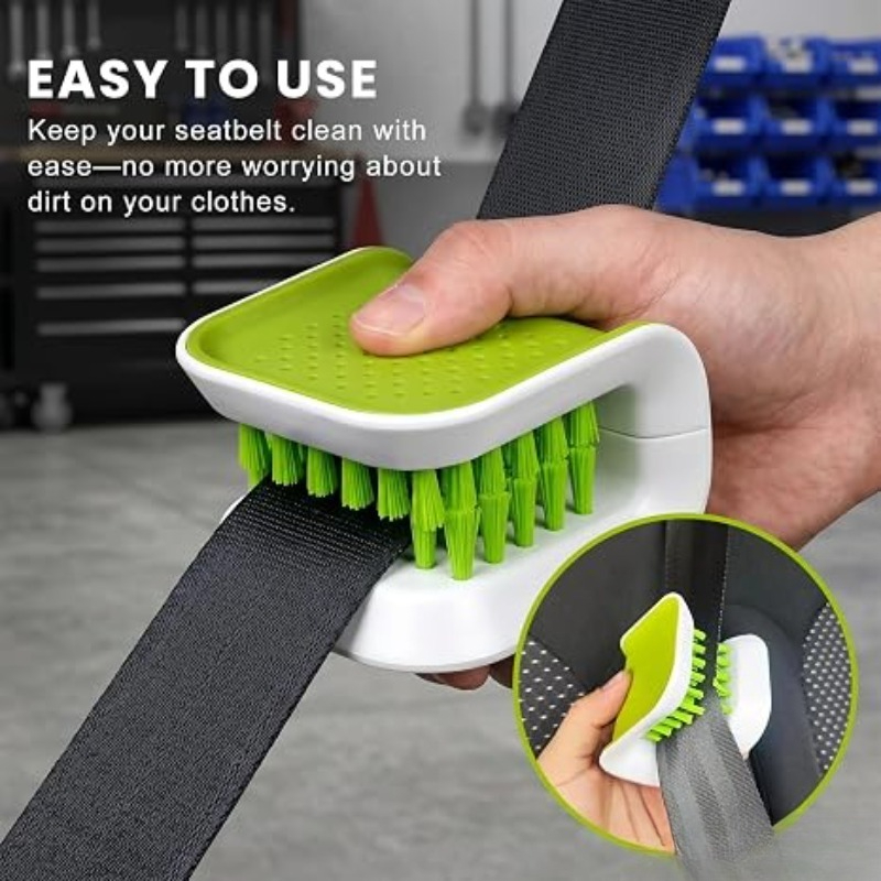 Dirt Brush Interior - カーシートベルト用クリーニングブラシ。人間工学に基づいたU字型で、柔らかく密度の高い毛を使用。車内、特に隙間や革製シートの汚れやほこりを落とすのに最適。水洗い可能。